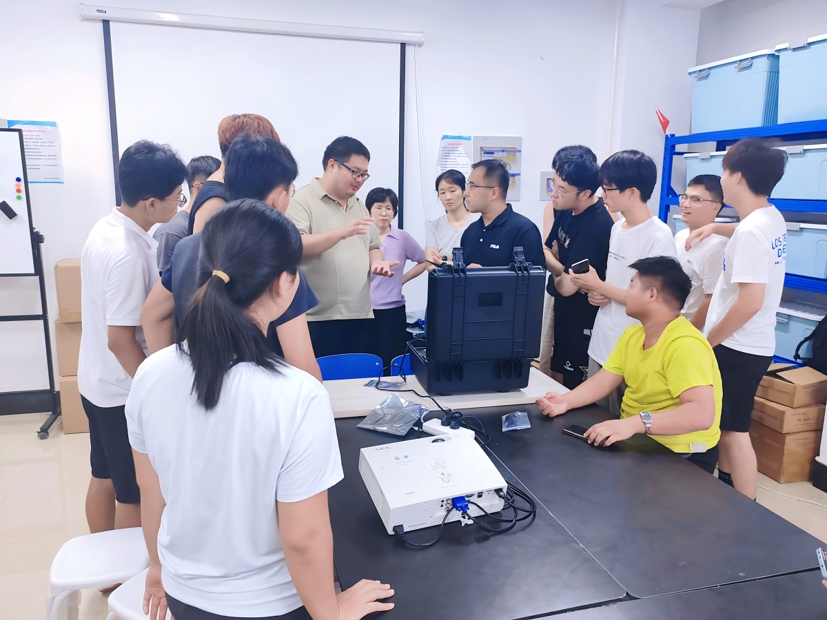 20250902山东交通学院教育机器人和框架式水下教育机器人操作指导现场 (官网)2.jpg