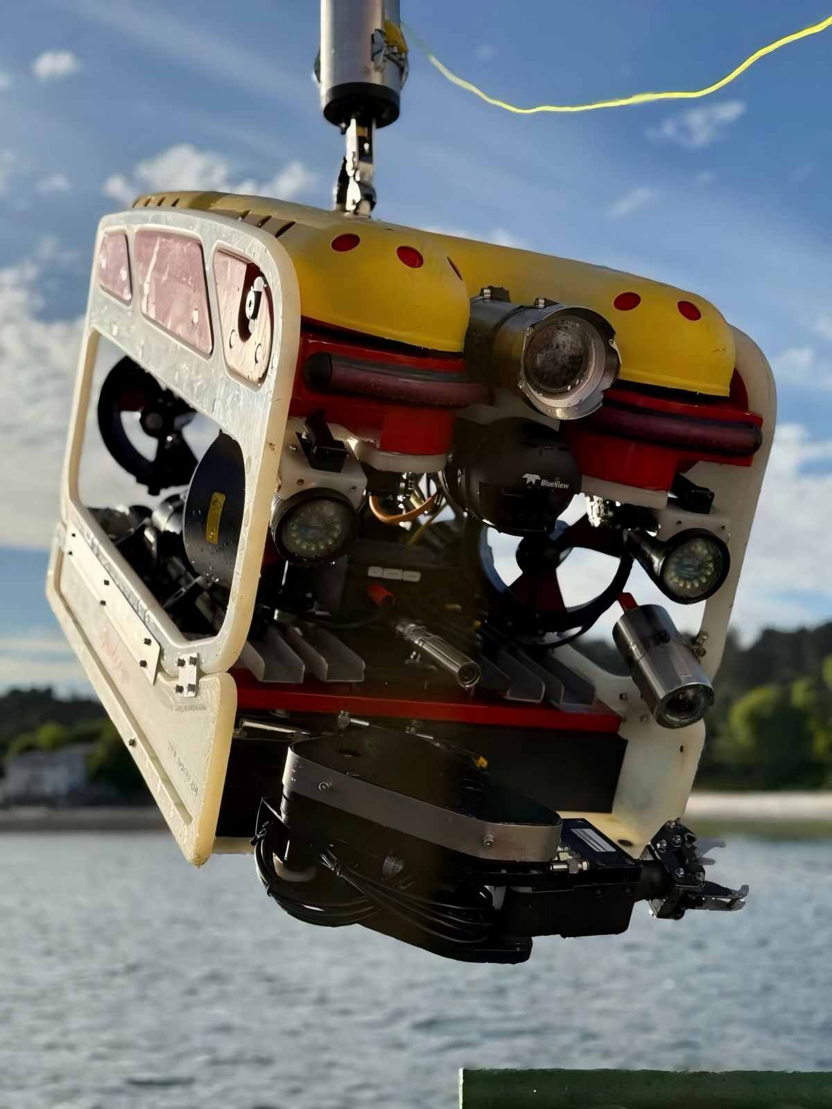 1762495607913610.jpg 客户ROV官网图.jpg